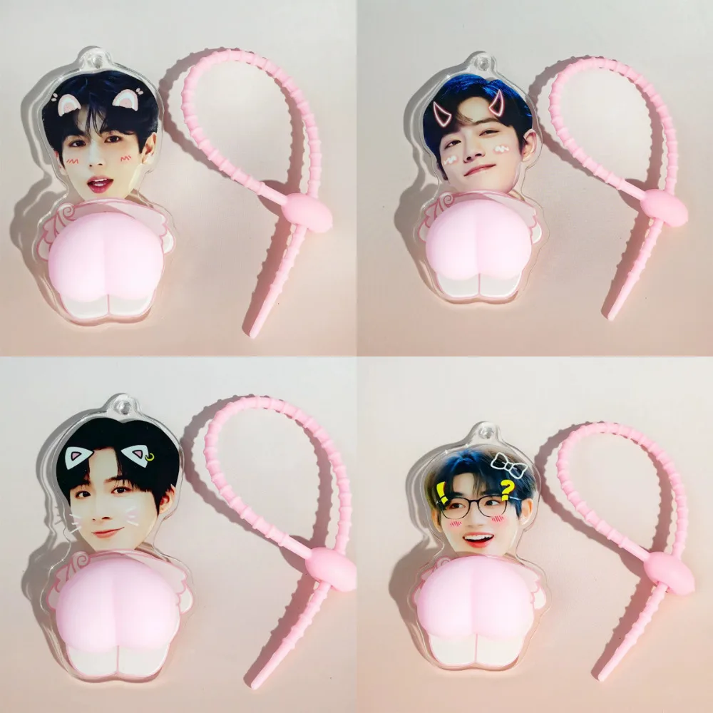 Llavero de acrílico con diseño de glúteos de las estrellas masculinas populares Zhang Linghe y Liu Yuning, colgante creativo para mochila, accesorios de llavero prensados