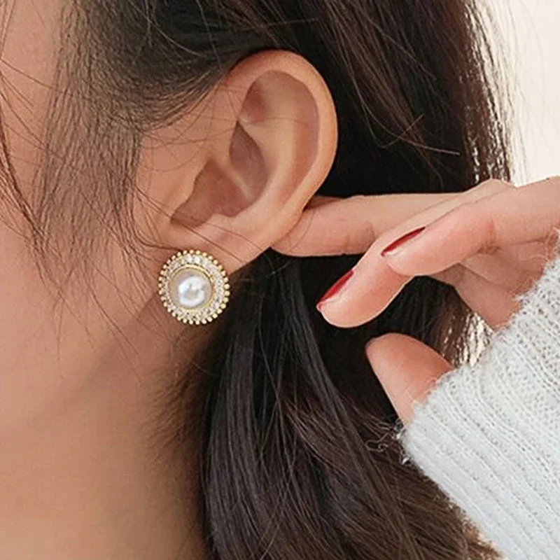 Huitan Modern Imitation Pearl Stud Earrings for Women Elegant Temperament Wedding Engagement Jewelry Gorgeous Dainty Accessories