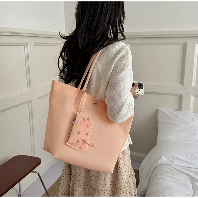 Transparente PVC-Tragetasche in Jelly-Farbe, Damen-Umhängetasche für den Arbeitsweg, wasserdichte Einkaufstasche mit großem Fassungsvermögen, transparente Handtasche mit Tragegriff oben – Detail 12