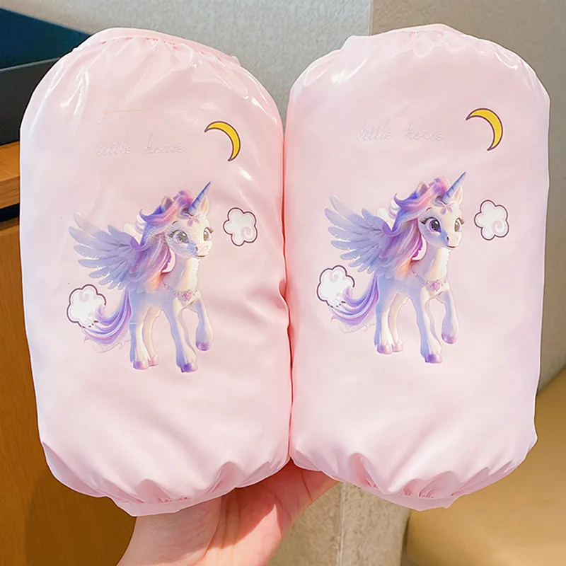 غطاء للأكمام مضاد للستانلس ستيل للأطفال من Miniso، غطاء مقاوم للماء للأولاد والبنات، أكمام واقية على شكل حصان كرتوني صغير