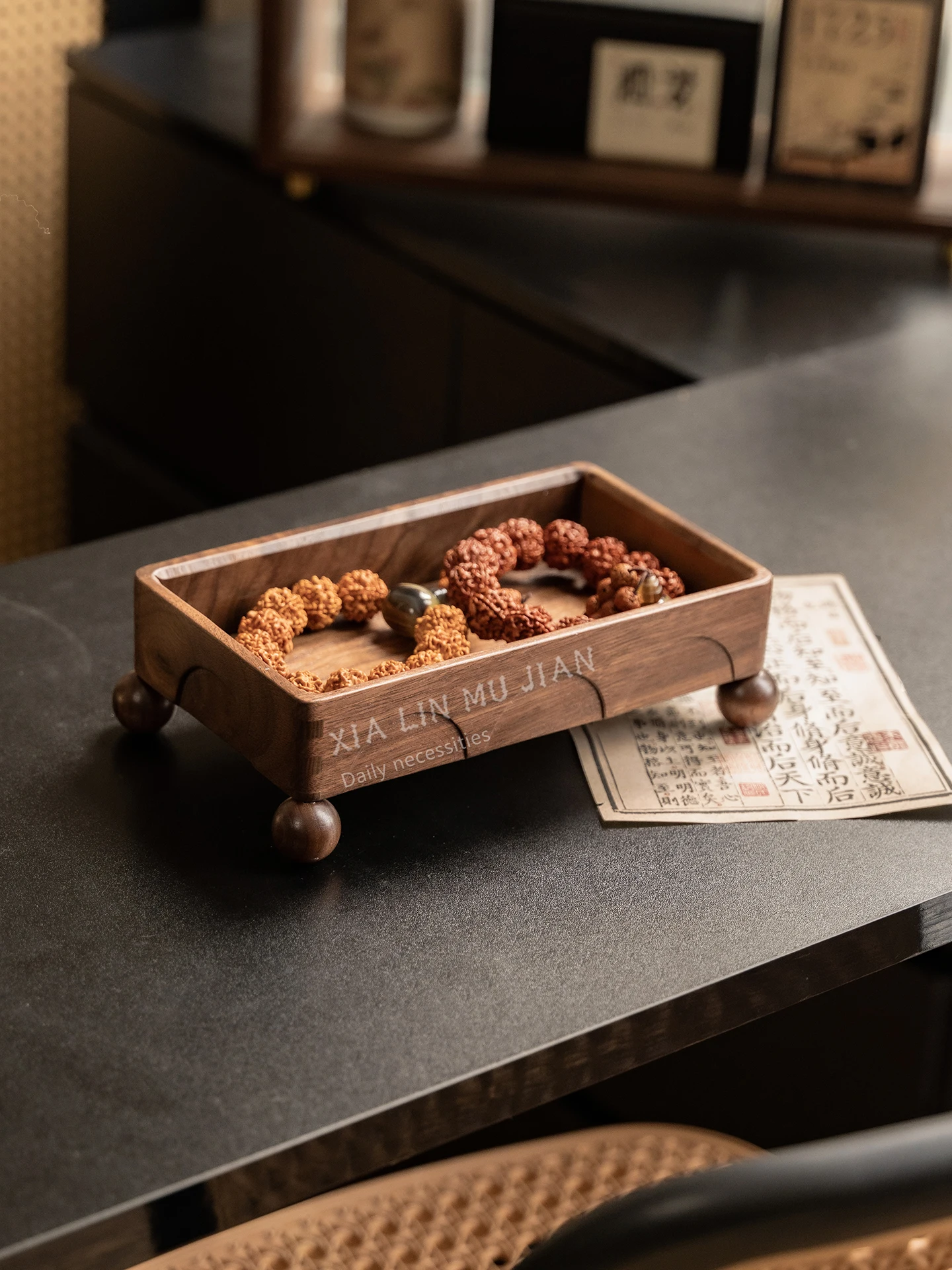 

Ретро-деревянная шкатулка для украшений, подставка для хрустальных браслетов, теплый декоративный аксессуар для небольших помещений, ручная работа в китайском стиле