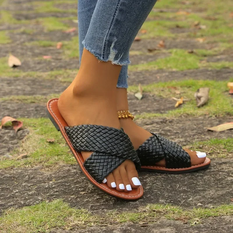 2025 رائجة البيع أحذية نسائية اللمحة تو المرأة النعال موضة حجم كبير النعال اليومية المرأة الصيف جولة تو نعال مسطحة