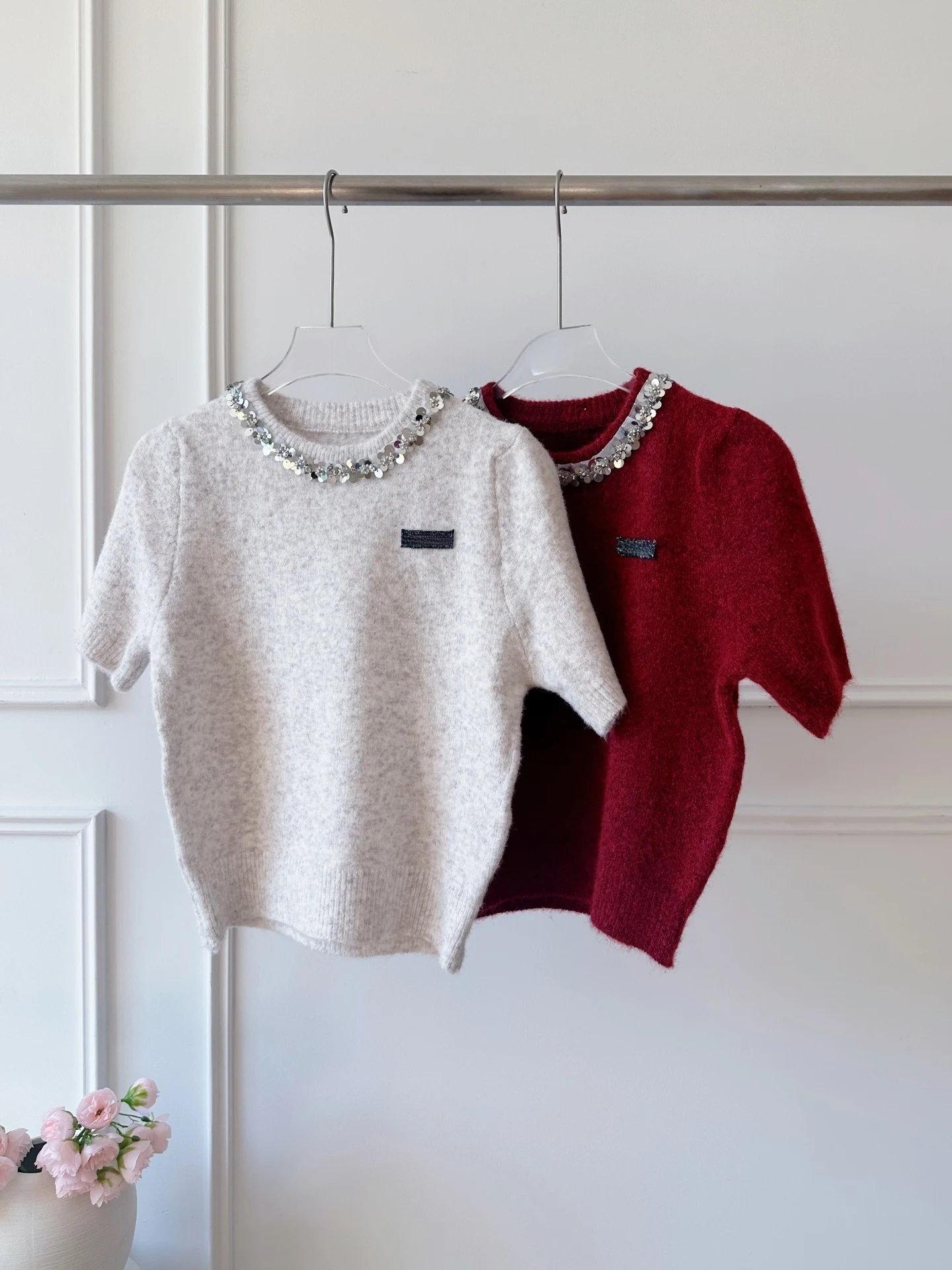 

Женский укороченный вязаный топ с круглым вырезом, блестящими пайетками и кружевом, мягкий, удобный, на весну 2026 года, производство Китай