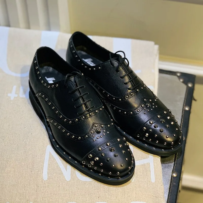 JINIWU 2026 Autumn Winter Carved Rivet Leather Shoes, Handmade Lace Up Solid Black Oxford Shoes, British Style Men Dress Shoes