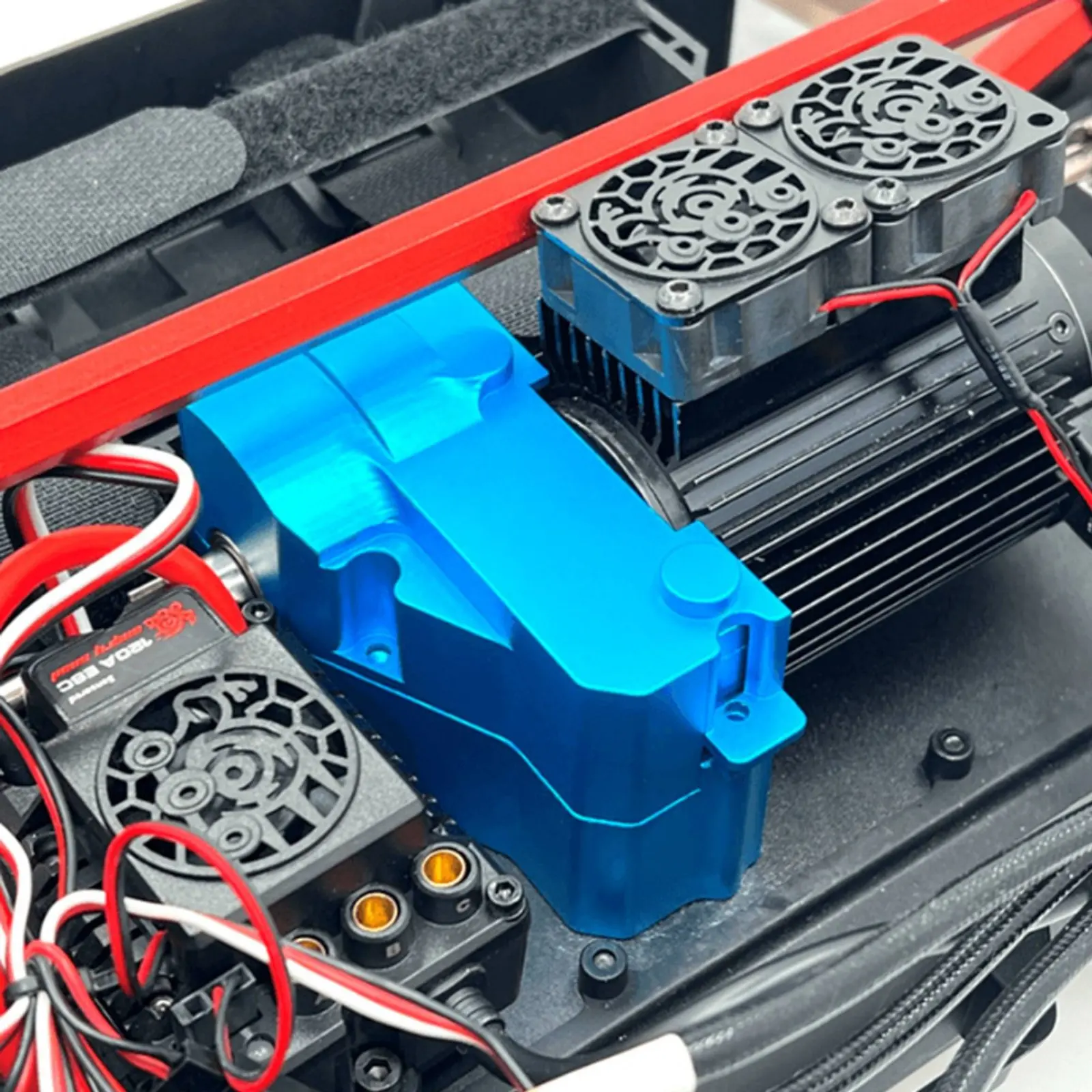 

Center Engine Gearbox Cover Anodized Finish Metal Gearbox Cover RC Car Modification Part High Strength Aluminum Gearbox Case