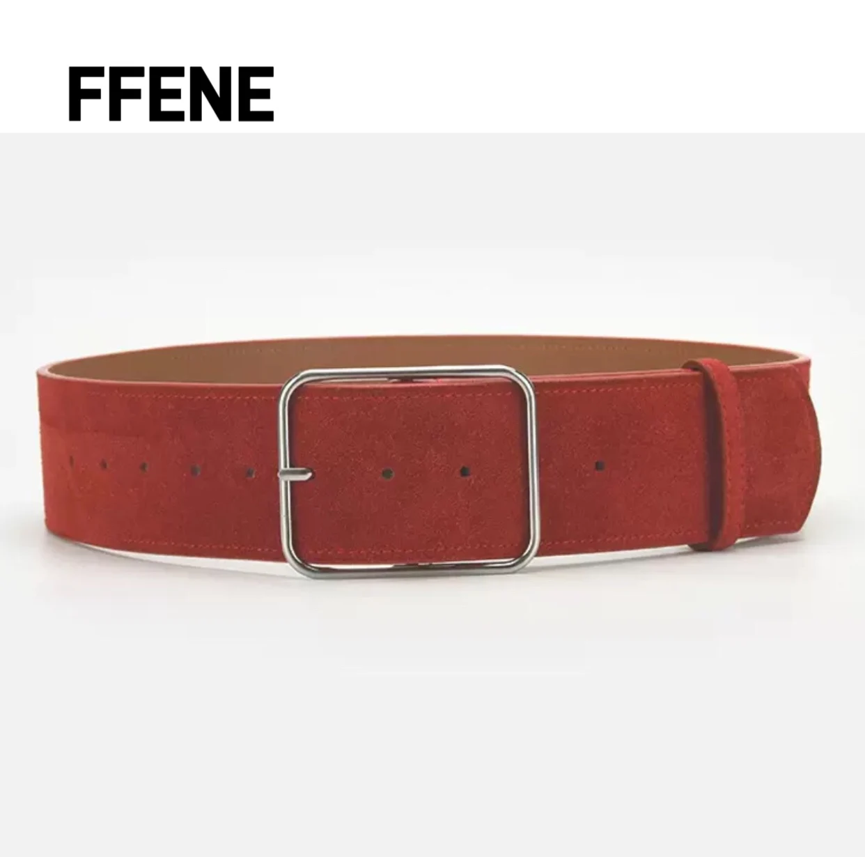 

A new, retro-style women's belt with a matte finish and luxurious genuine leather embellishments. A versatile and stylish belt.