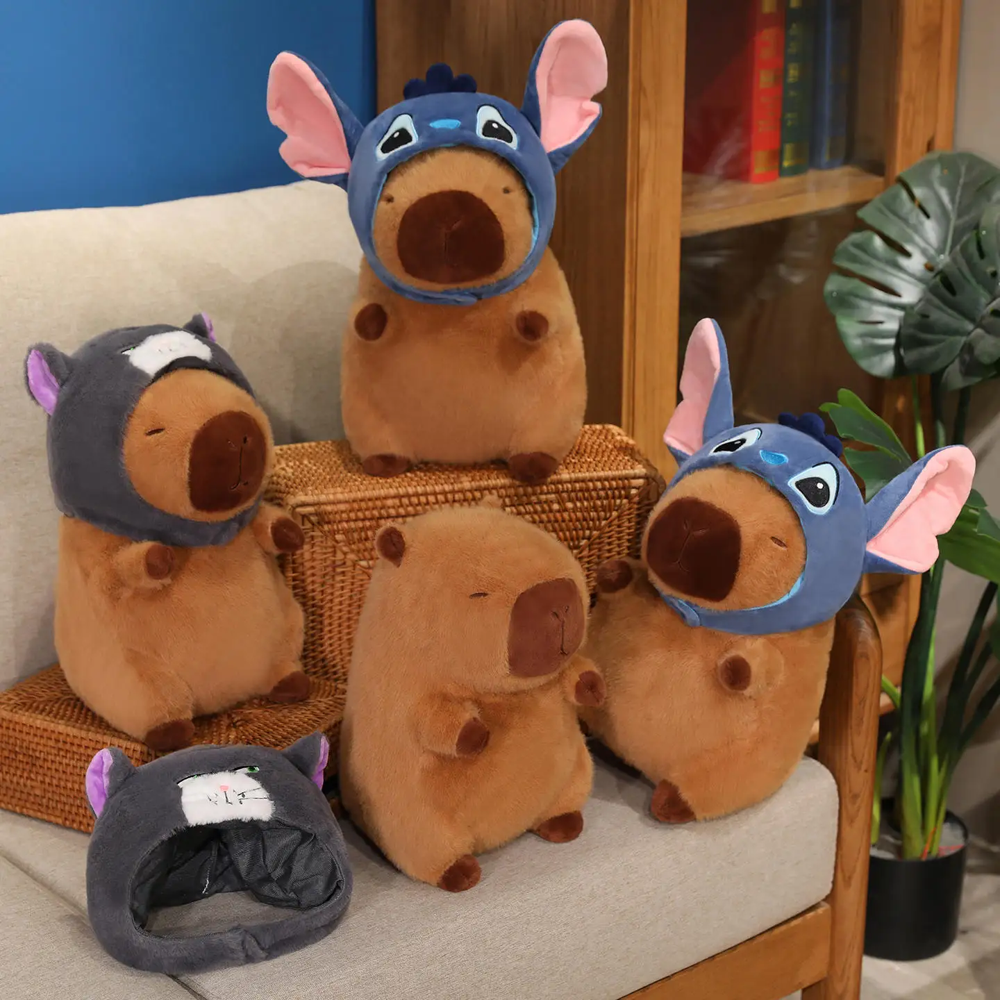Kopfbedeckung Capybara mit Pikachu Hut Stich Luzifer Katze Hut Plüschtier Kuscheltiere Capybara Puppe Mädchen Tasche Anhänger Weihnachtsgeschenke