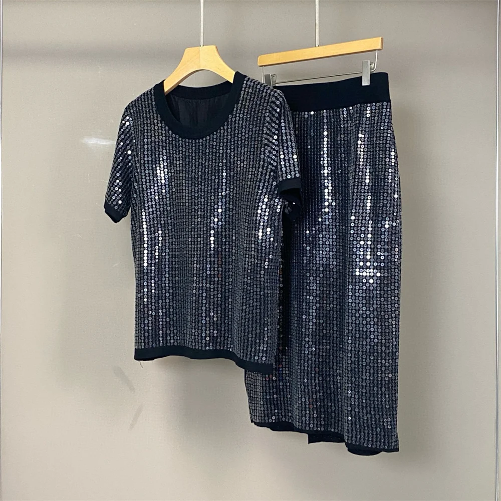 

Женский комплект из 2 предметов: топ с круглым вырезом и пайетками, короткий рукав, юбка с эластичной талией