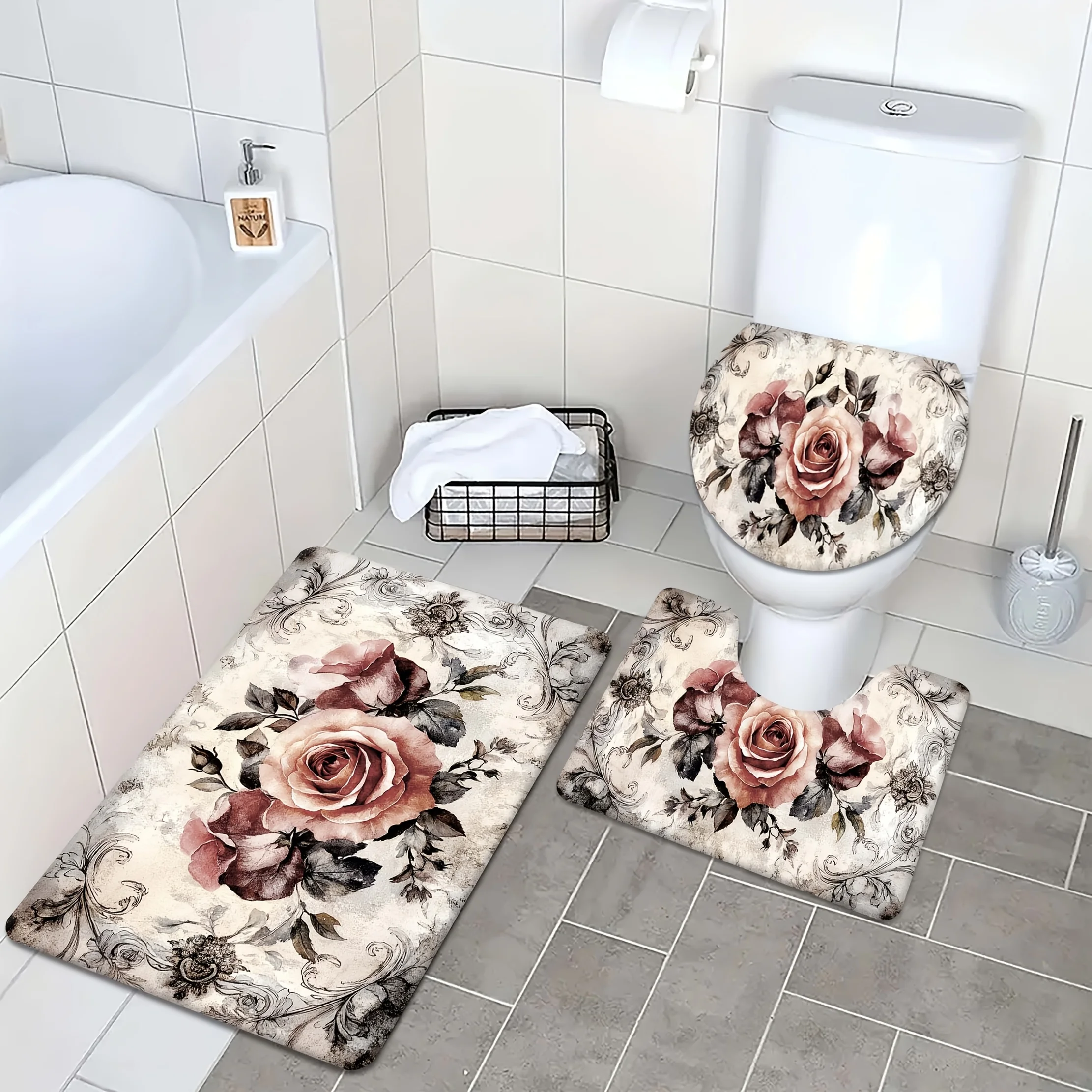 

Набор для ванной комнаты из трех частей, включая плюшевый коврик для унитаза, коврик для ног с краями ванны, впитывающий коврик с принтом и нескользящий коврик для ванной комнаты.