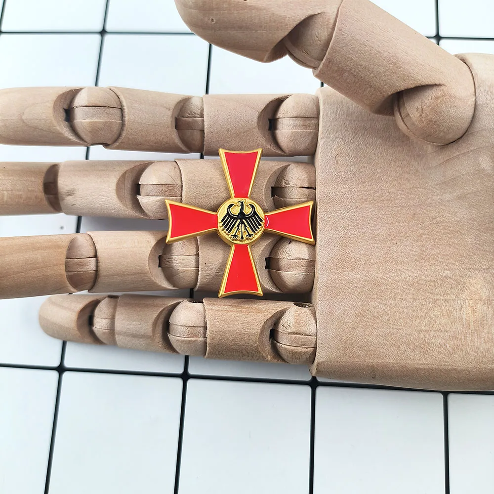 Red Cross Brooch German Eagle Badge Creativity Fashion Pattern National Medal Lapel Pin Fans Collect Souvenirs Accessories Gift