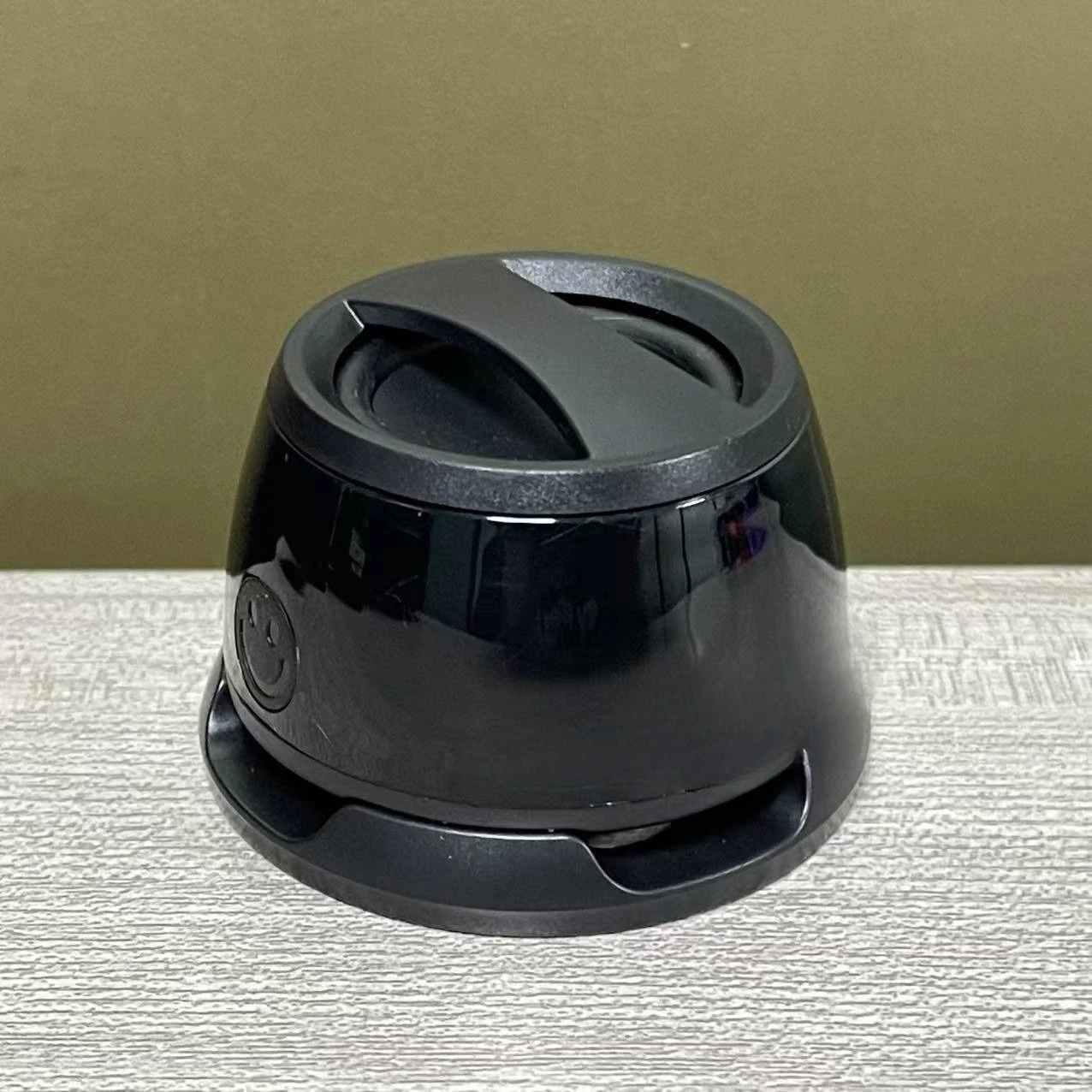 مكبر صوت صغير بلوتوث لاسلكي عالي الجودة، مكبر صوت صغير بحامل شفط مغناطيسي، مكبر صوت بلوتوث محمول خارجي