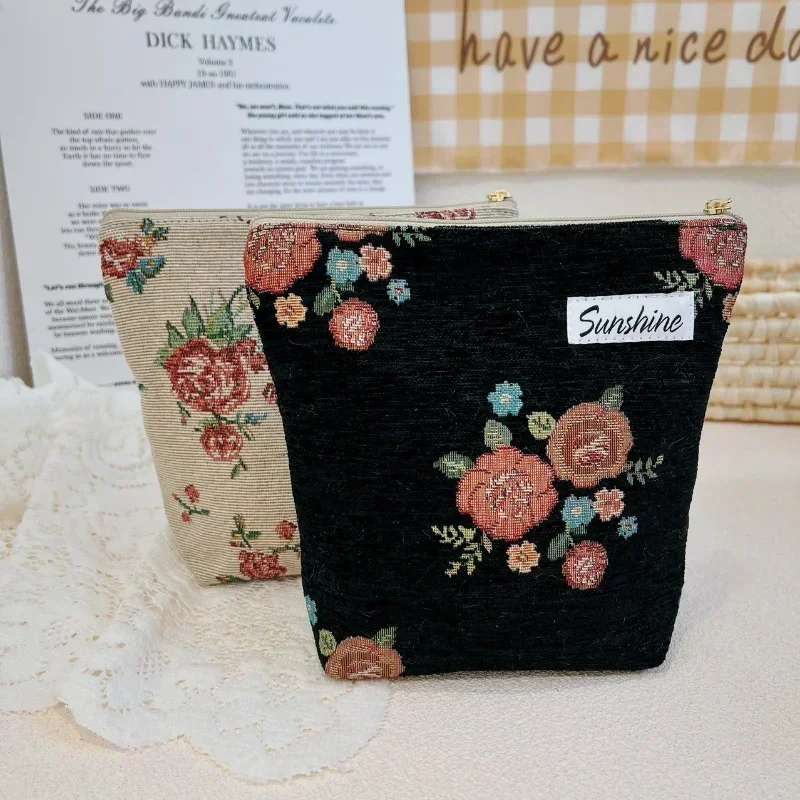 Ladies Clutch Make Up Case Lipstick Tampon Sanitary Pad Pouch Card Holder Floral Embroidery Makeup Bag Travel Cosmetic Bag