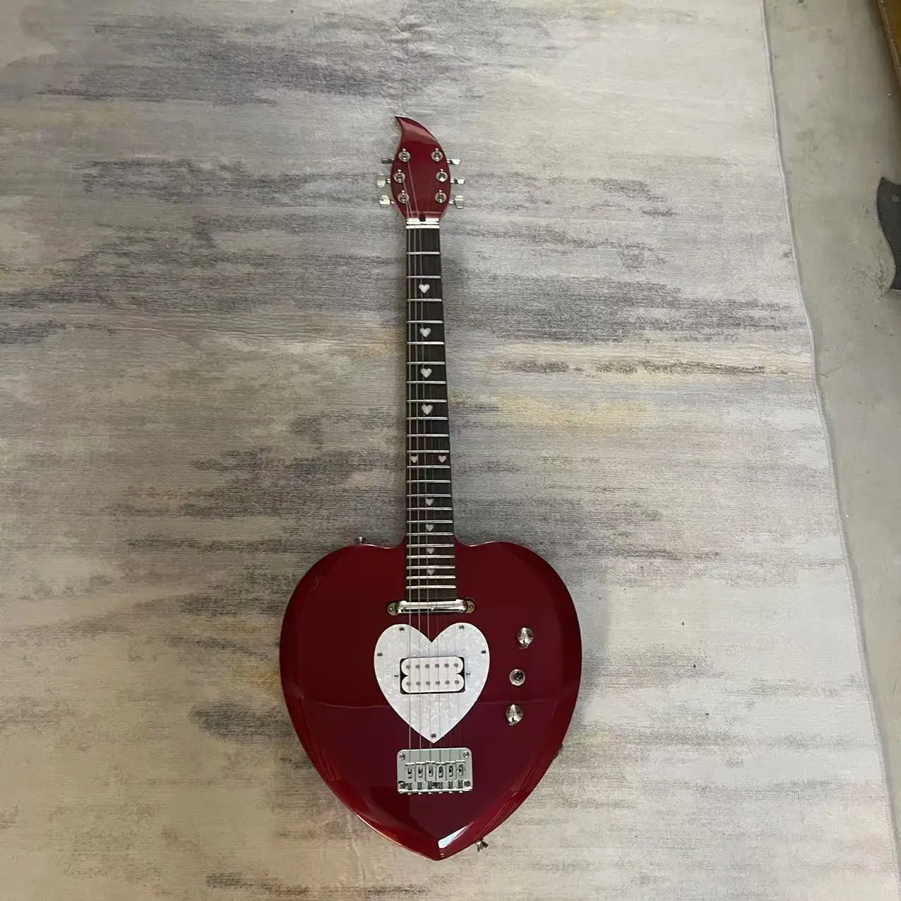 Electric Guitar 6-Chord Heart Shaped Electric Guitar, Metal Red Body, Factory Photo, Available in Stock, Order to Ship, In Stock