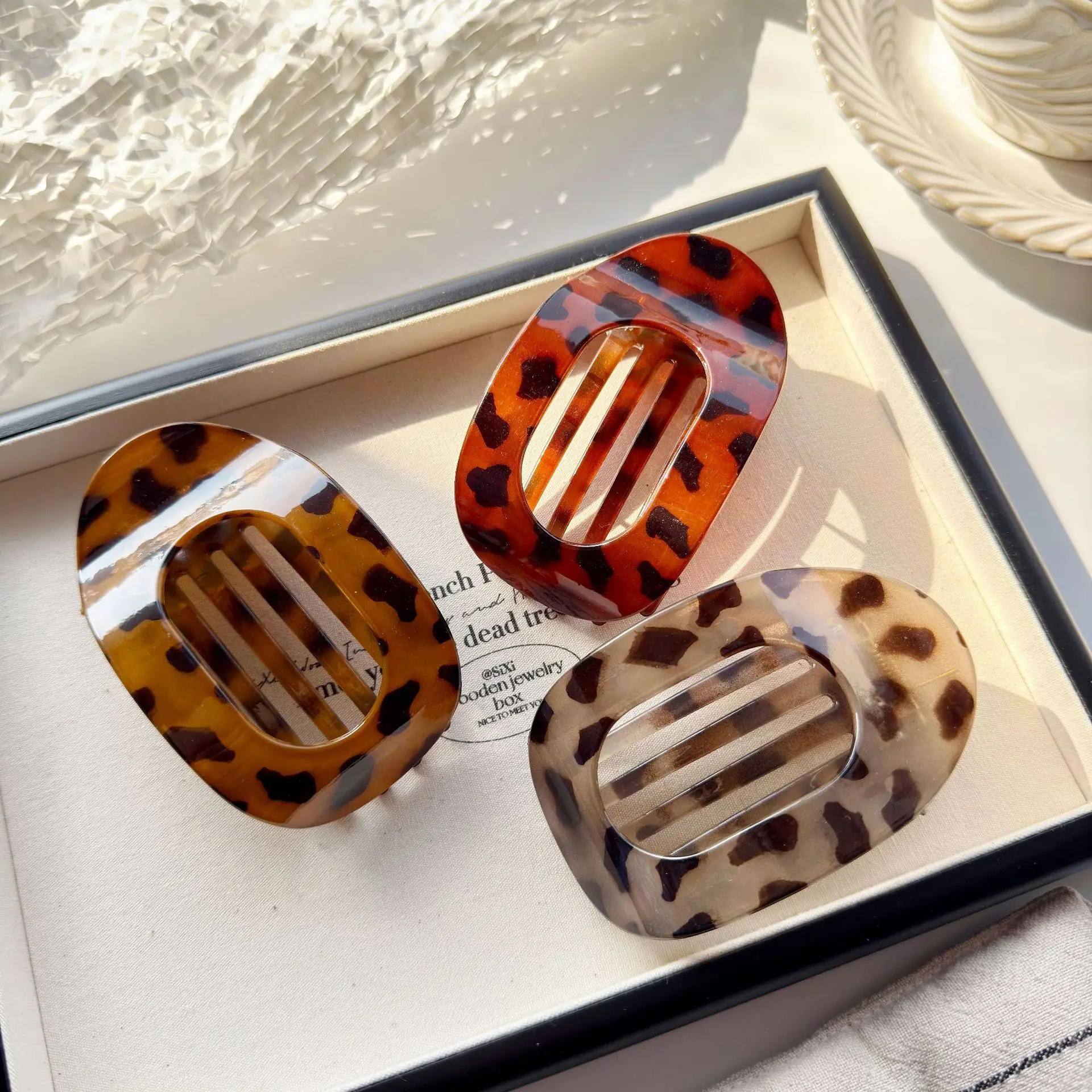 4pcs Leopard Hair Claw Plastic Curved Flat Hairclips Solid Color French Style Hairpin Trendy Hair Accessories for Women
