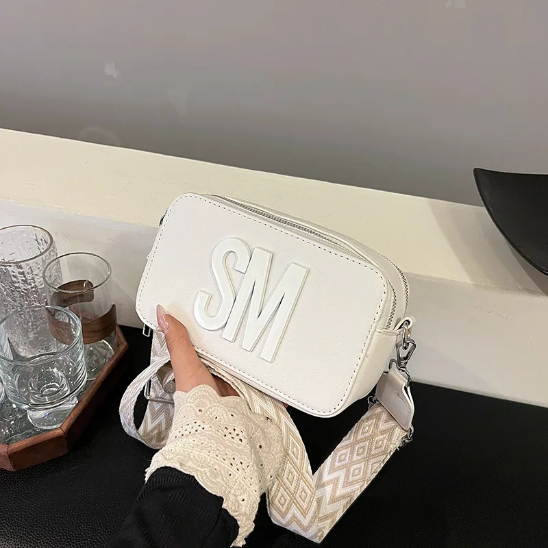 

Модная женская маленькая квадратная сумка — универсальное качество, повседневная роскошь, буквенный дизайн, модная повседневная сумка, стильная через плечо