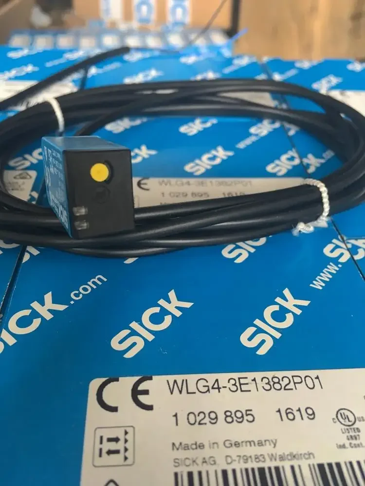 

WLG4-3E1382P01,WL4G-2E132S02 New original photoelectric switch