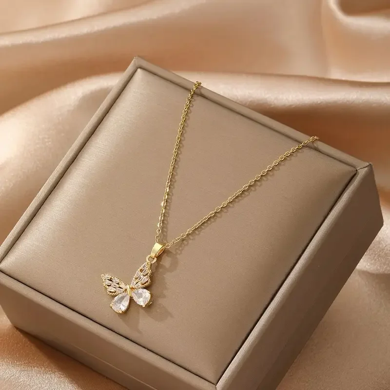 Collar con colgante de mariposa blanca transparente para mujer, cadena de acero de titanio, joyería romántica de animales naturales, 1 unidad