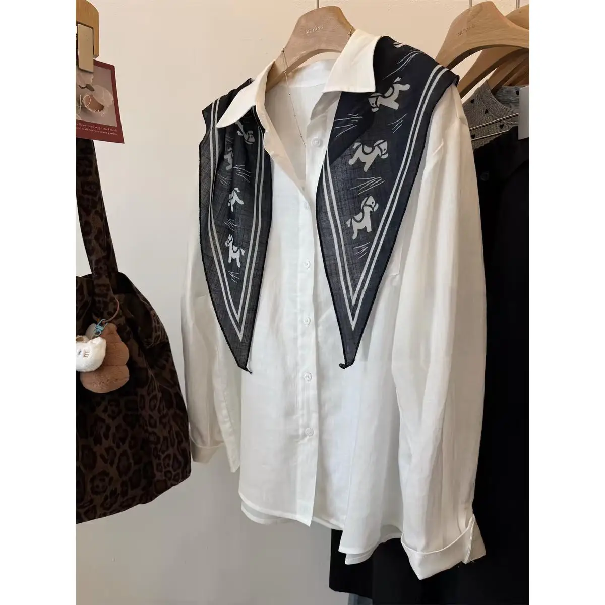 

Элегантная белая льняная рубашка женская свободного кроя, весна 2026, модная миди-рубашка, дышащая, комфортная, оригинальный дизайн, хлопок...