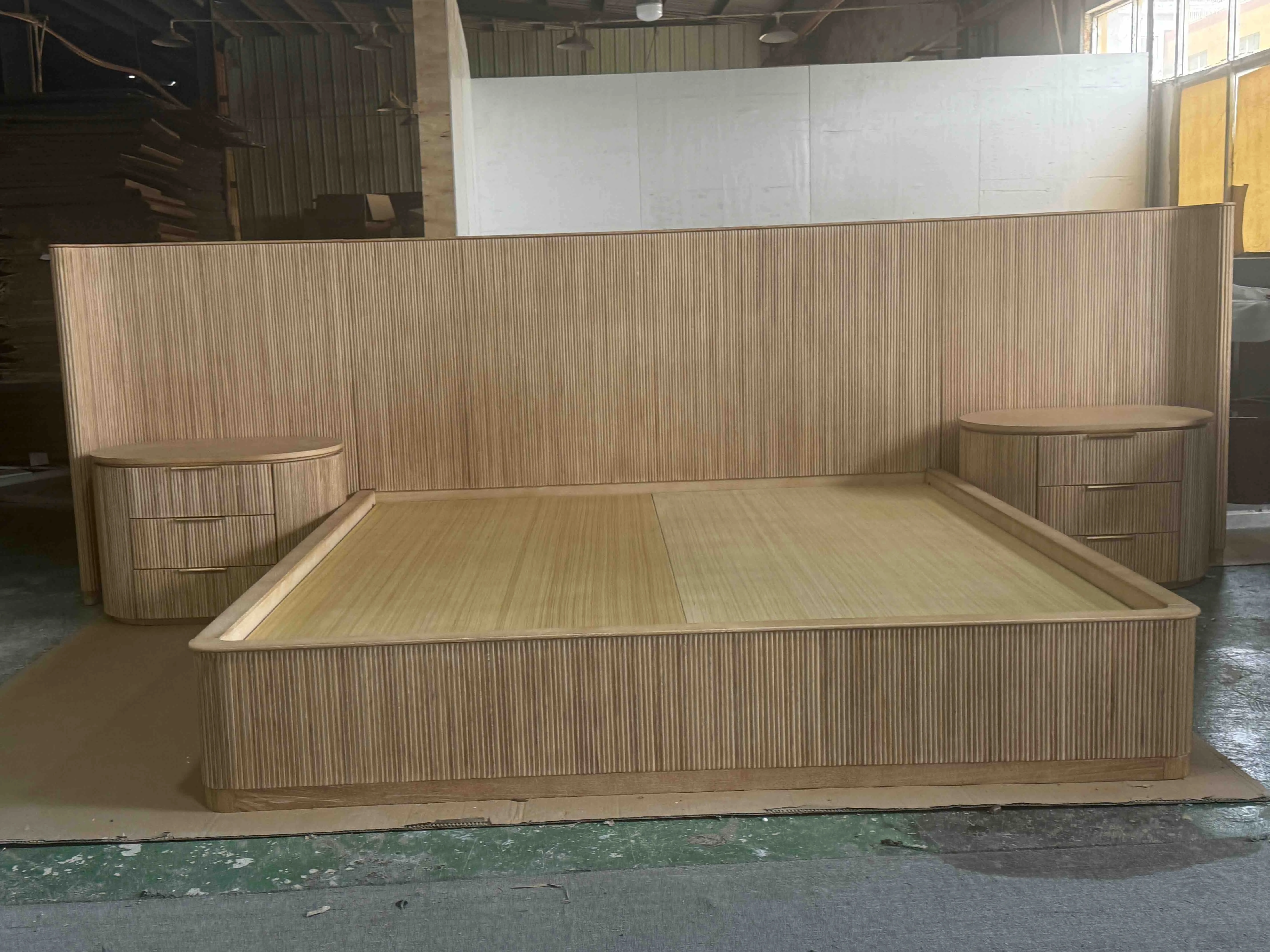 &Customized Extended Shelter Bed with Closed Nightstands Modern Solid Wood Hand Carved Eco-Friendly Bedroom Furniture