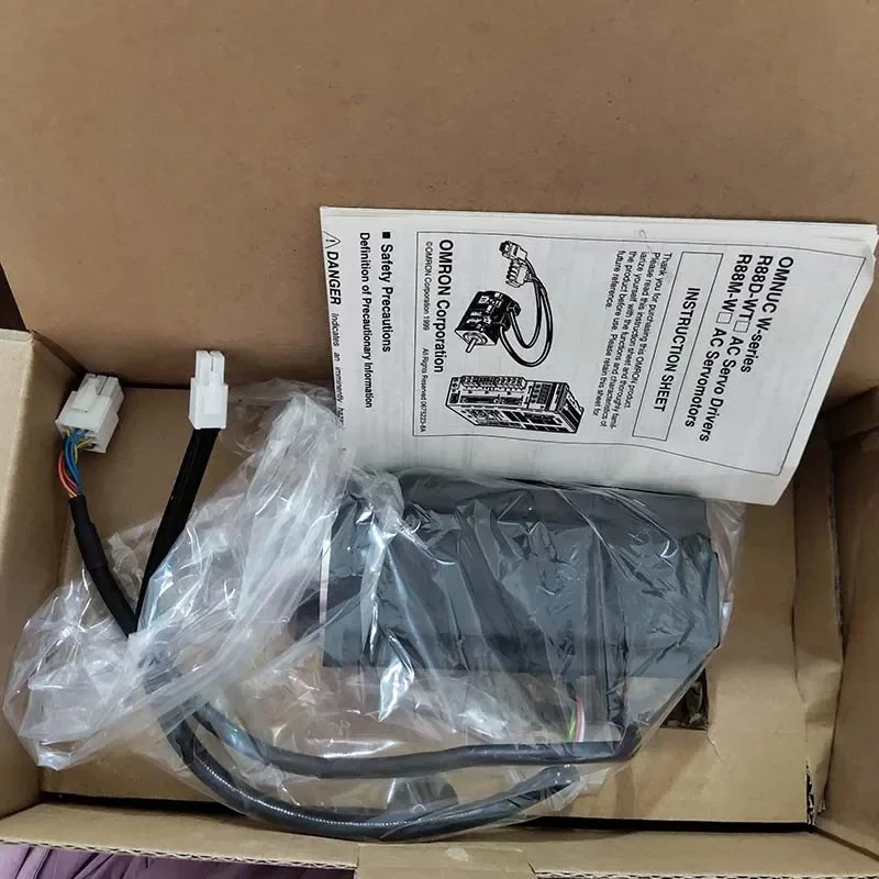 

Original packing high speed stepper servo and drive R88M-UE40030V-S1 AC 220v servo motor controller