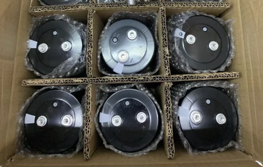 450v4700、75×105mm。周波数変換器、溶接機、インバーター用。