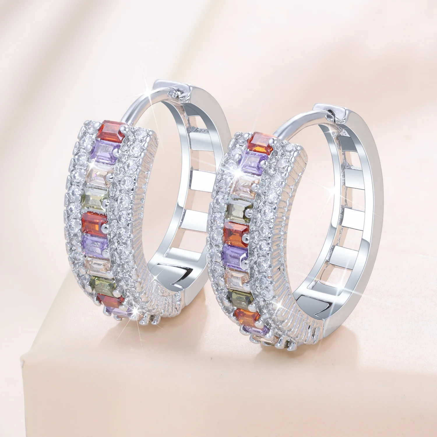 

Женские серьги-кольца из серебра 925 пробы, с фианитами