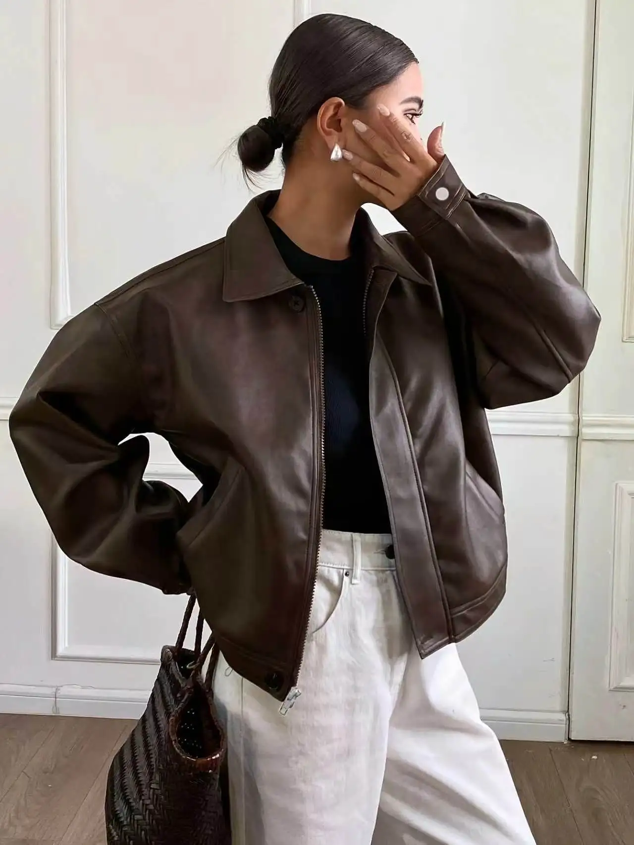 Lässige PU-Lederjacke für Damen, Vintage Braun, Revers, Reißverschlusstasche, Baseball-Kurzmantel, Streetwear, lockerer Damen-Übermantel – Detail 4