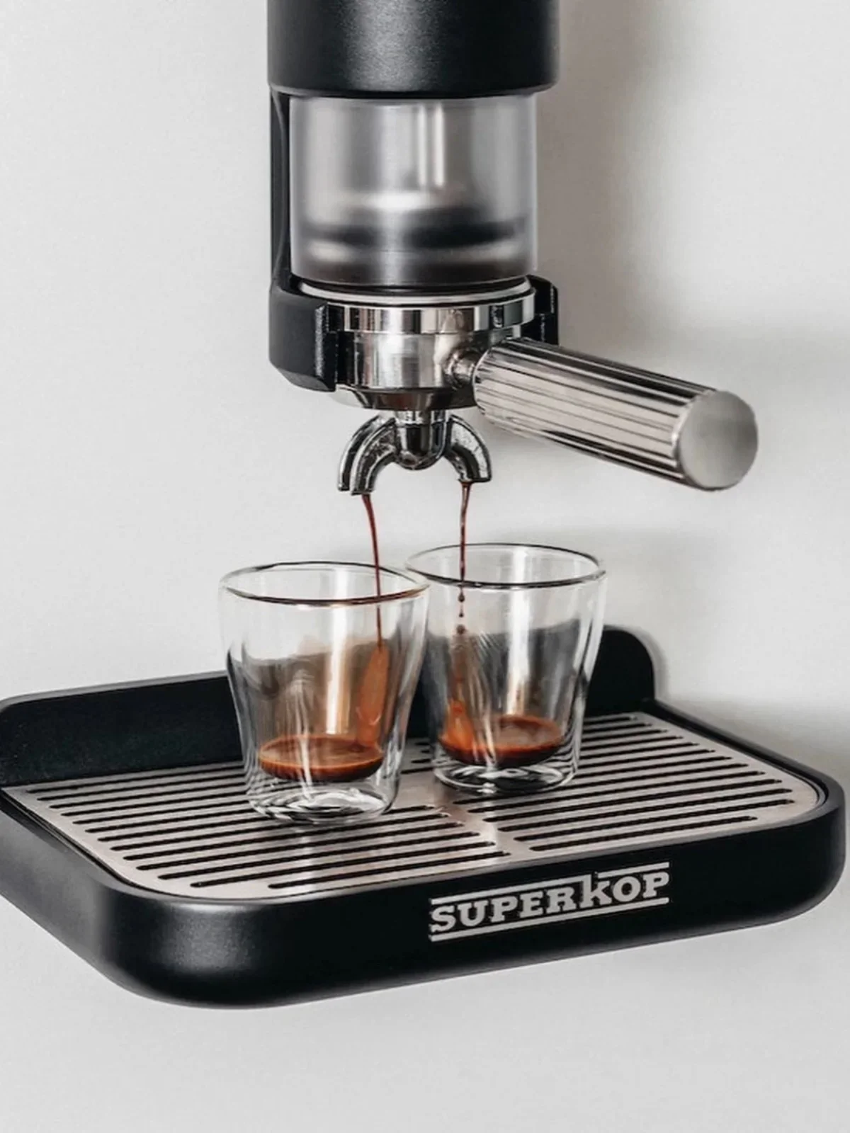 Nacisk dłoni ekspres do kawy