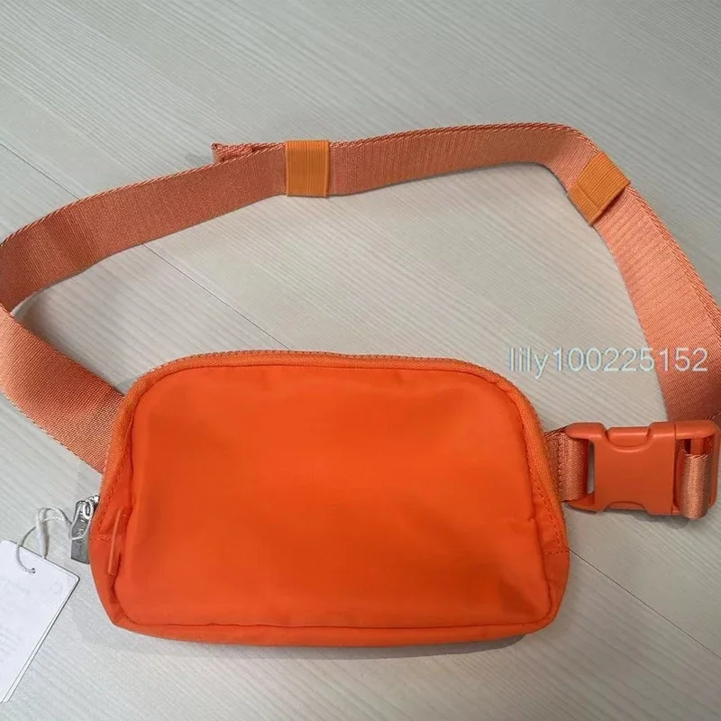 2025 حزمة اليوغا الموضة شعار معدني حقيبة الخصر الرياضية اليوغا حقيبة المحمول حقيبة محمولة للجنسين اللياقة البدنية الجري هدية المرأة