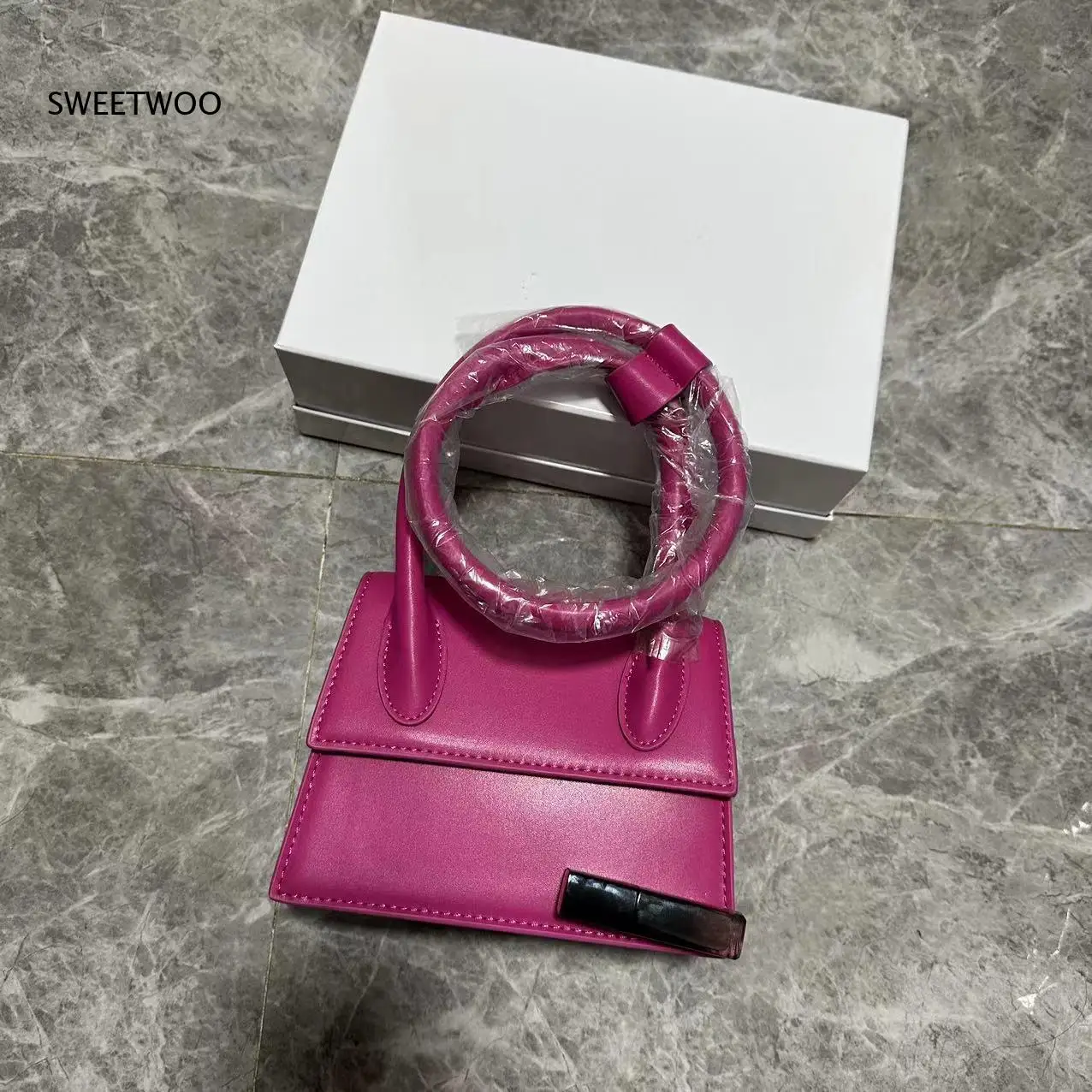 2026 Hartschalen-Tiny-Flap-Bag mit Metallverschluss-Dekor, Leichtgewichtige Umhängetasche für Dates, Partys und Täglichen Gebrauch