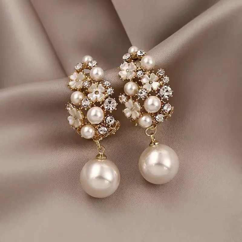 New Arrival Pearl Vintage Geometric Simple Micro Inlaid Hollow Flower Women Dangle Earrings Fashion Sweet Elegant Lady Jewelry