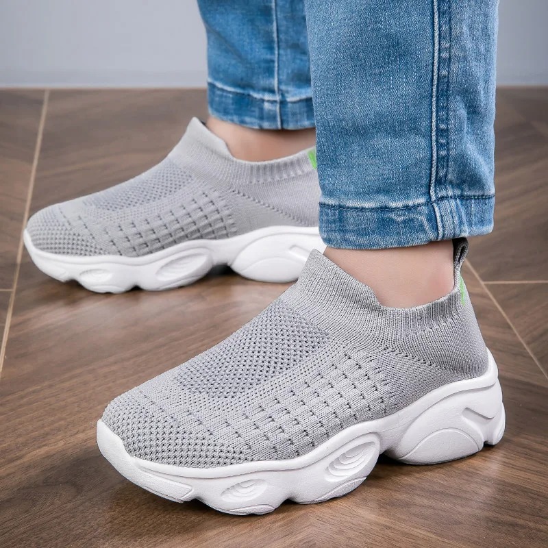 2025 Kinder Turnschuhe für Jungen Mesh Atmungsaktive Laufsportschuhe Kinder Mädchen Flache Freizeitschuhe Mode Gestrickte Laufschuhe