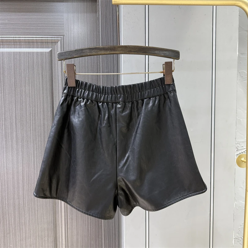 2025 autunno nuovo stile design senso nicchia pantaloncini in pelle PU pantaloncini a trapezio a gamba larga versatili a vita alta da donna