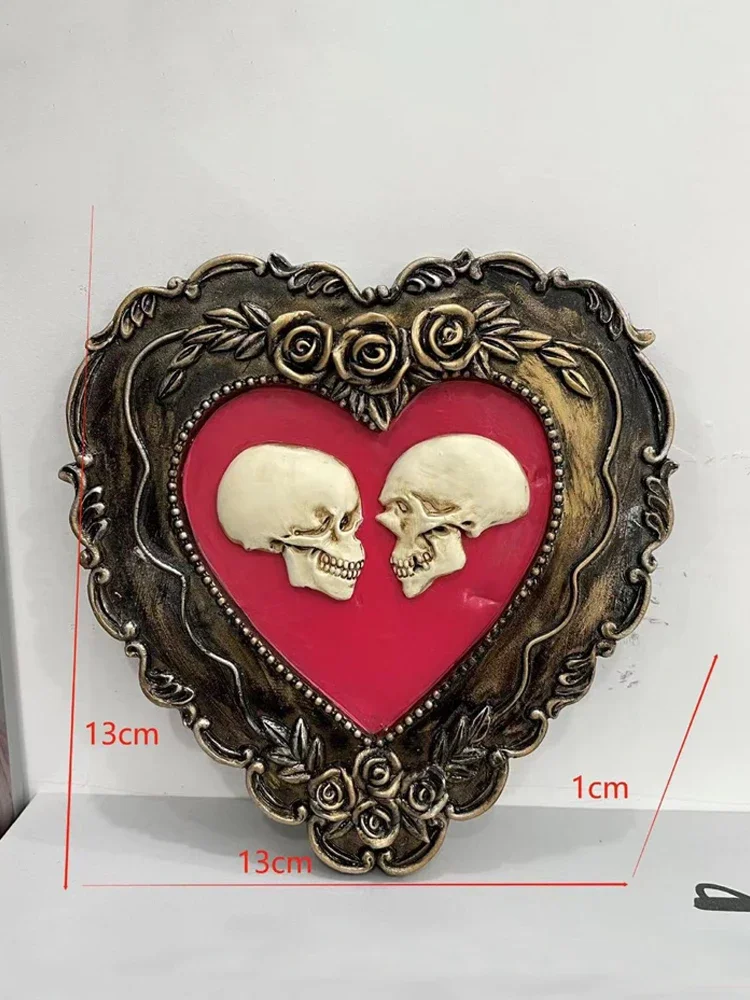 Gerahmte Miniatur-realistische menschliche Totenköpfe, Halloween, romantische Liebesskelett-Dekoration, herzförmige wahre Liebes-Schädel-Ornament