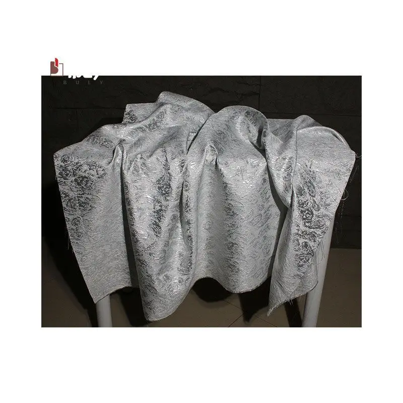 Tessuto jacquard bianco e argento tridimensionale creativo di fascia alta, abito Hanfu in stile nazionale, tessuto di abbigliamento firmato