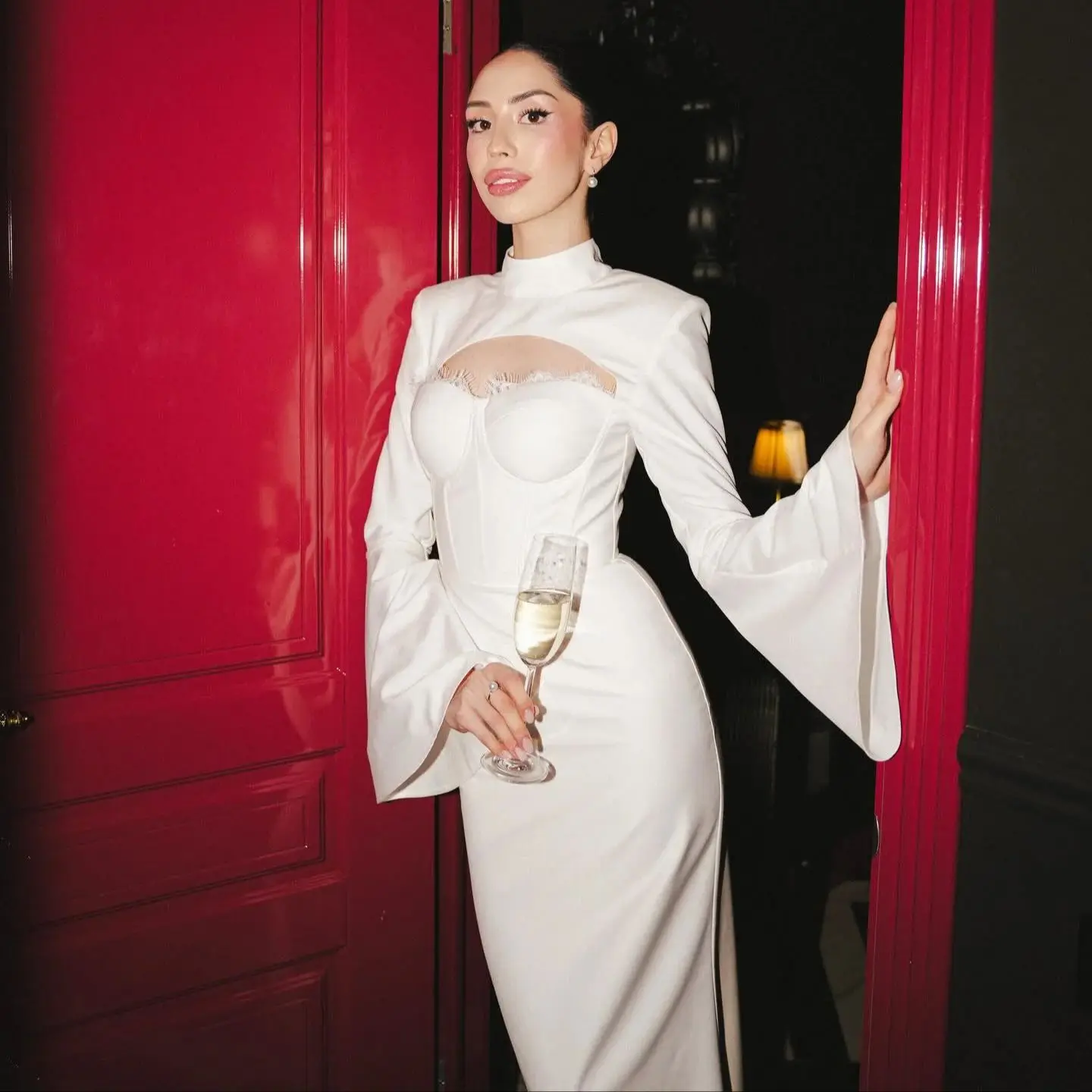 

White Gorgeous Long Sleeves Prom Dresses Dubai Mermaid Evening Dress Ruffle Satin Pleated Customized Dresses Wedding Party Gown
