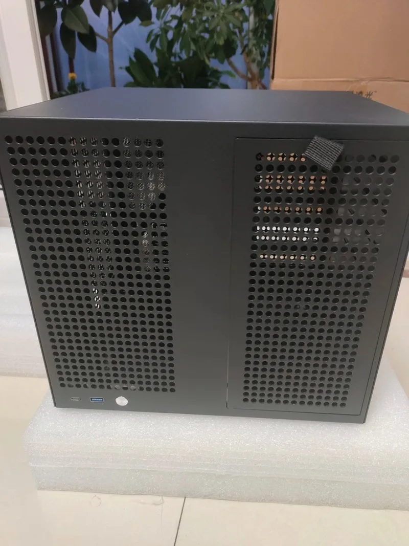 

Корпус NAS Sagittarius на 8 отсеков с backplane, блоком питания ATX, материнской платой MATX, полноразмерными PCIe-слотами, совместимый с Synology UNRAID