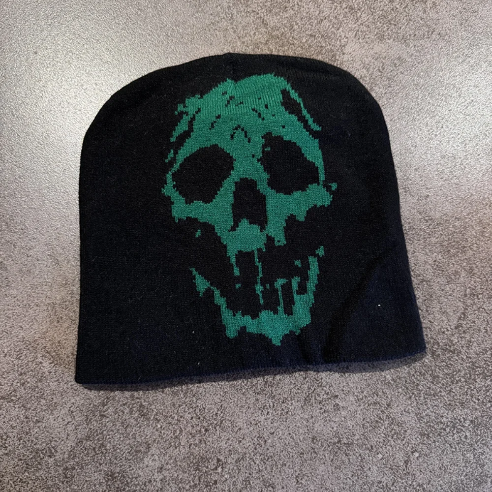 Color-blocked skull patterned knitted cap - American street style - suitable for both men and women for daily commuting.