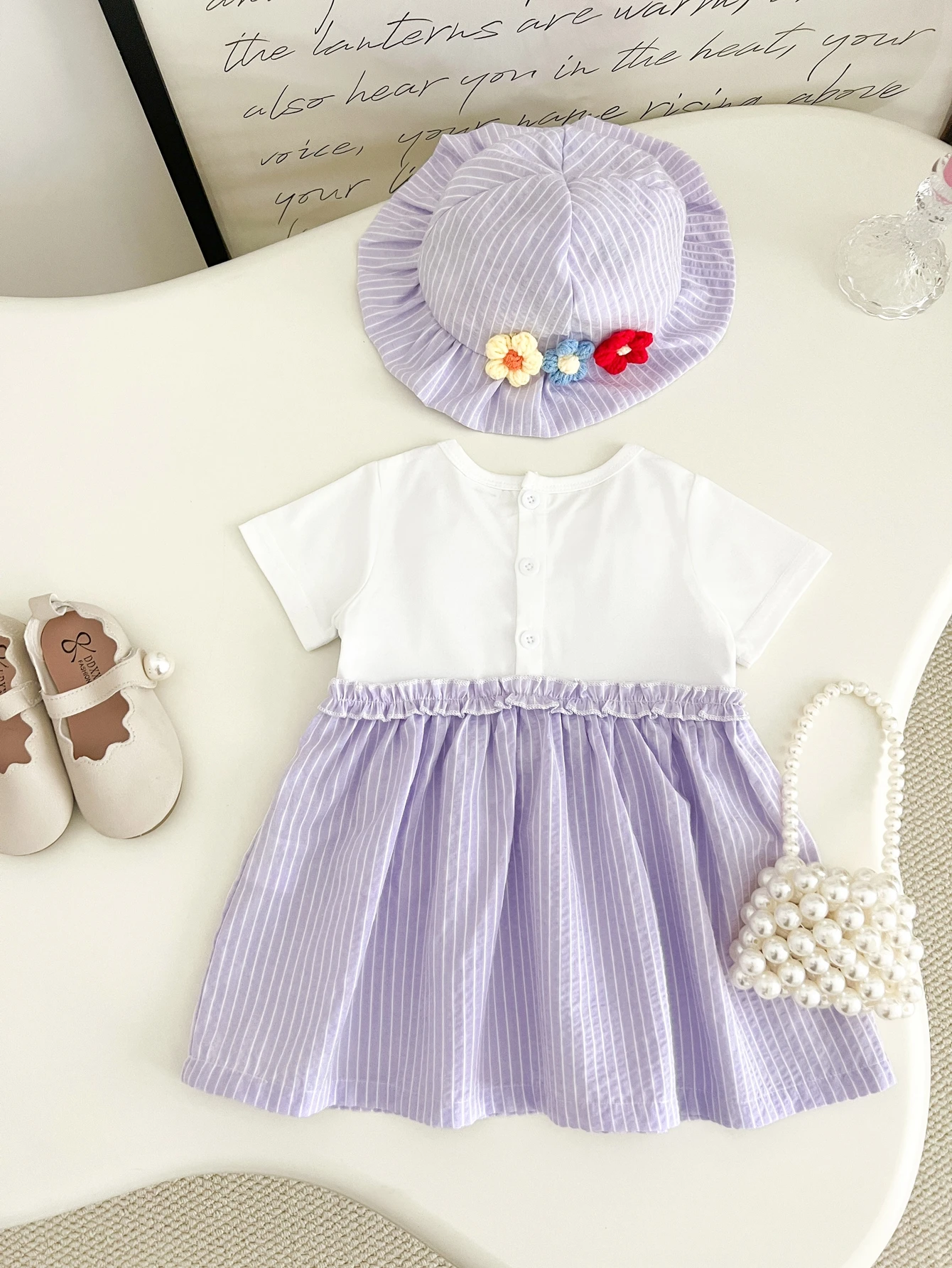 Baby Girl's Fresh Purple Striped Short-Sleeved Dress Set, with a Faux Two-Piece Patchwork Design Paired with a Matching Floral Sun Hat, in a Gentle and Sweet Style, Suitable for Young Children's Daily Outings and Photo Shoots