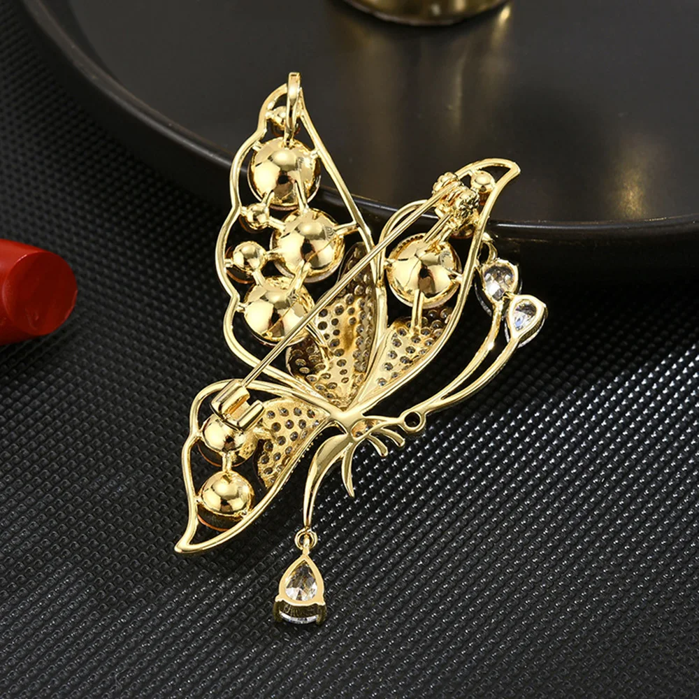 1PCS Crystal Hollow Insect Butterfly Brooch for Women Corsage Elegant Party Jewelry Women's Clothing Decoration Pins Accessories