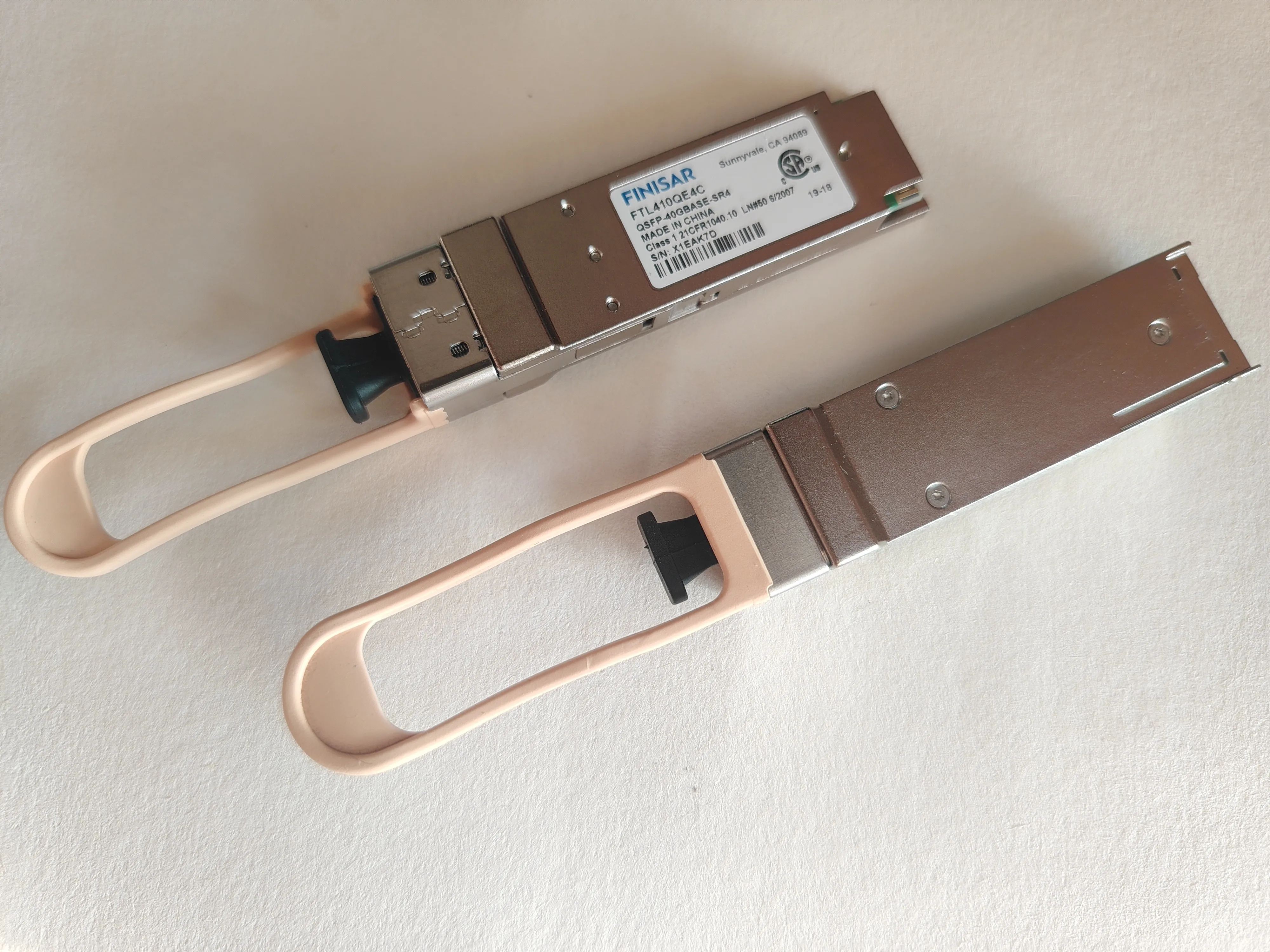 1 قطعة Finisar 40GB QSFP جهاز الإرسال والاستقبال الألياف FTL410QE2C QSFP 40G SR4 MPO 850nm 40G 0.15 كجم 40 جرام QSFP وحدة QSFP 40 جرام التبديل