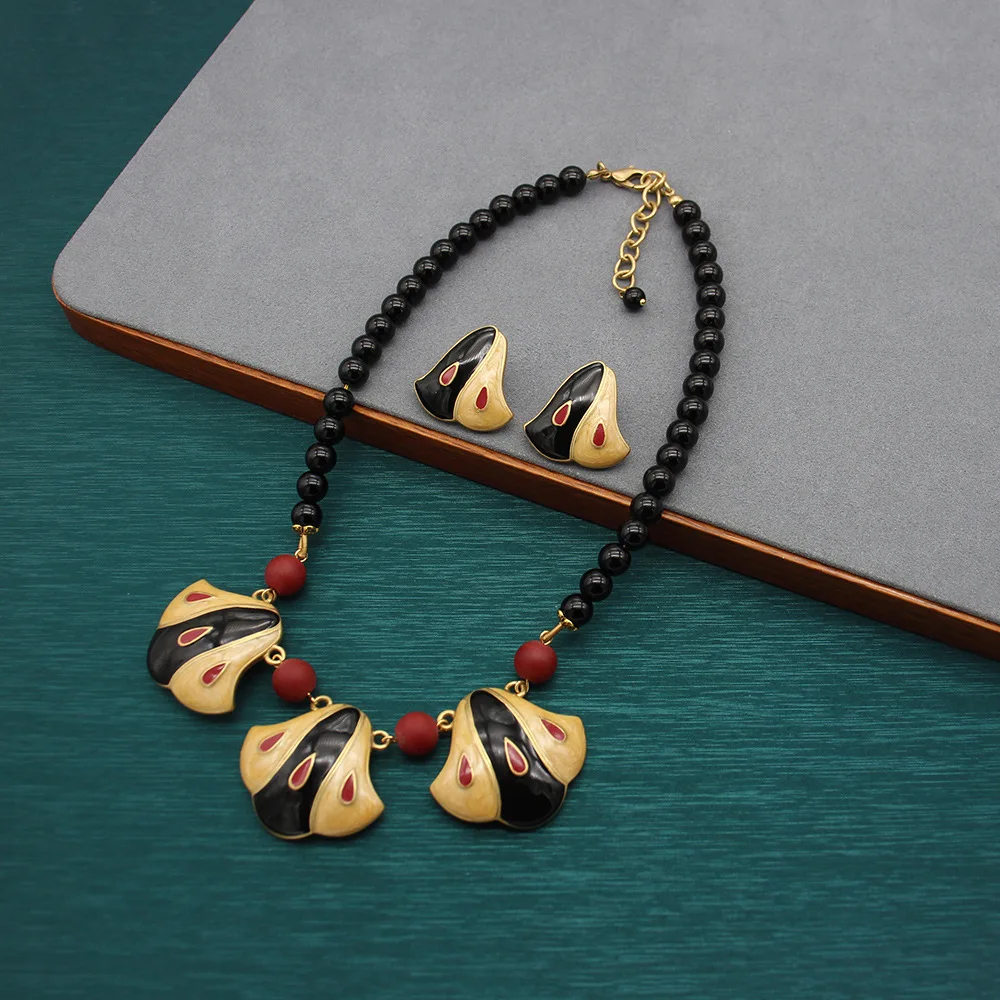 

Medieval western leaf leaf jewelry enamel set