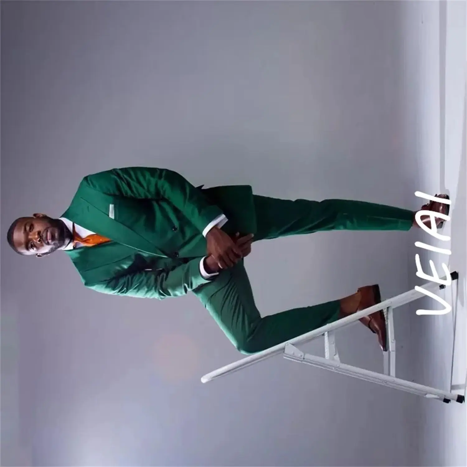 

Customized Green Men's Wedding Suits Peaked Lapel Double Breasted Blazer Jacket Tuxedo Groom Wear Costume Mariage Homme 2 PCS