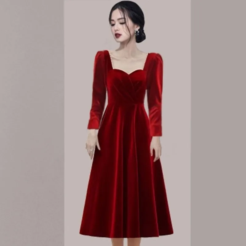 

Autumn Fashion Vintage Puff Sleeve Red Velvet Dress Women's V-Neck Bead Slim Waist Elegant Party Dress Vestidos