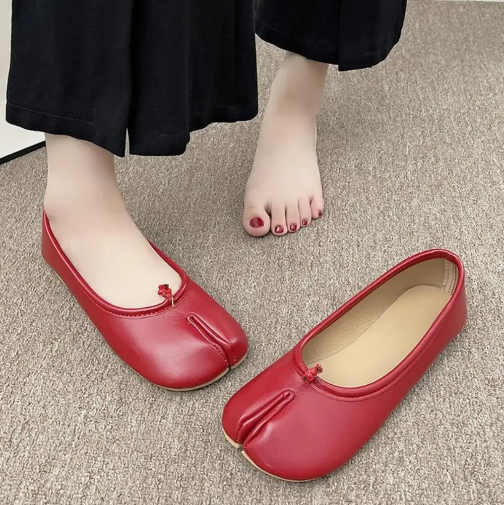 Japanese Style Tabi Ninja Shoes Women Cozy Leather Flats Split Hoof Toe Loafers Femme Mary Jeans Mocasines Ladies Ballerina Shoe