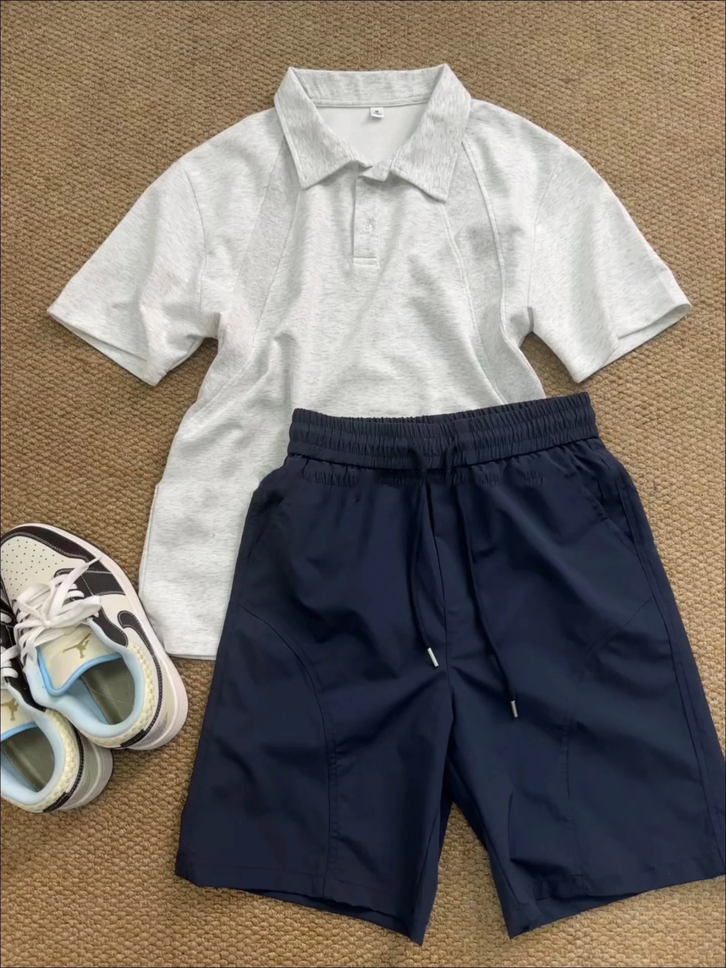 

Мужской летний комплект из двух предметов: футболка с открытыми плечами и шорты из полиэстера для молодежи, осенний вариант