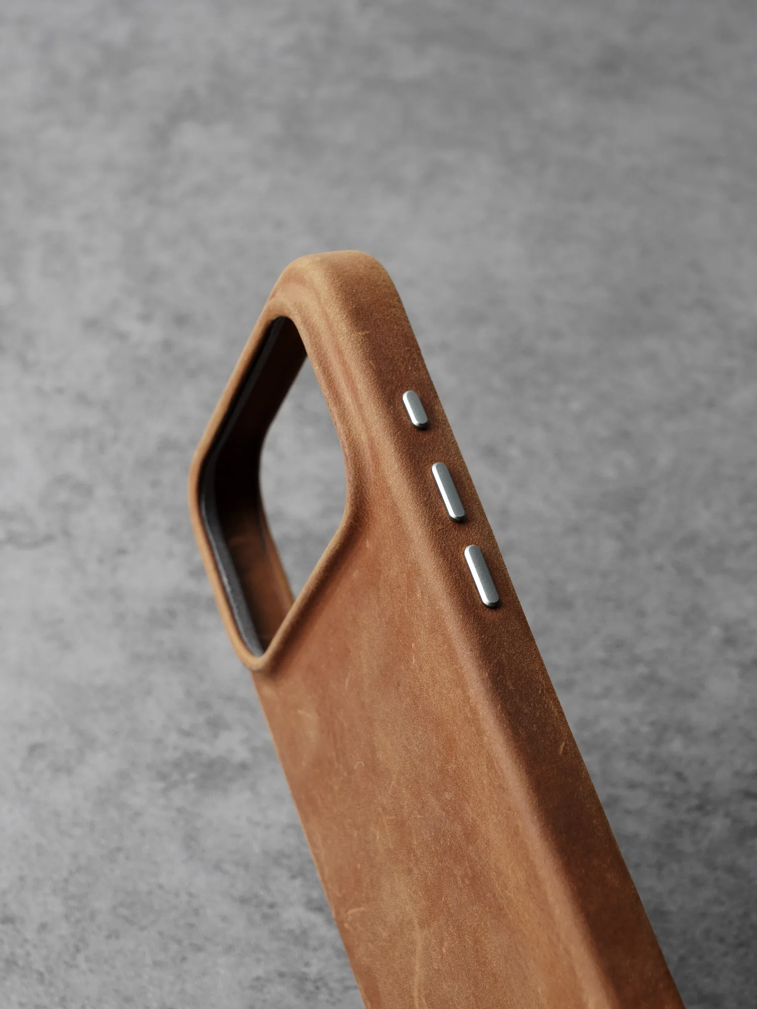 YMW Handgefertigte Crazy Horse Echtleder-Hülle für iPhone 18 17 Pro Max Magnetische PULL-UP Kratzfeste Rindsleder-Handyhülle – Detail 15