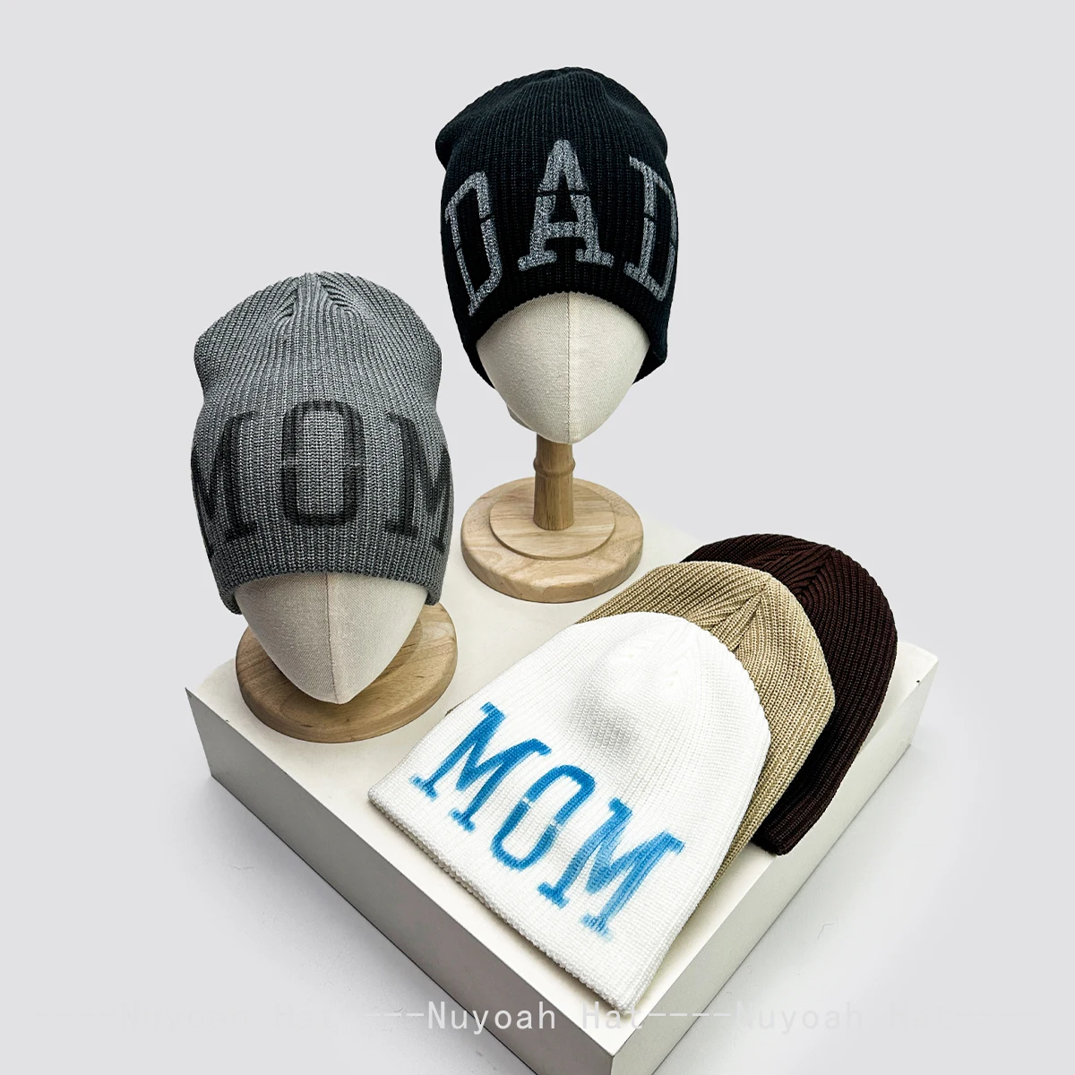 

New Men Women Personal Spray Painted MOM DAD Letters Knitted Hats Warm Hip Hop Fashion Street Beanies Versatile Simple Casual