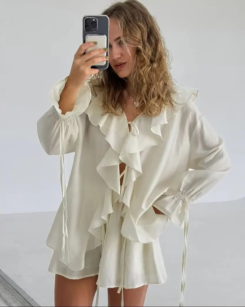 

Женский летний комплект из 2 предметов, шифоновая рубашка с рюшами на шнуровке, шорты, наряд с расклешенными рукавами, пляжный костюм для отдыха