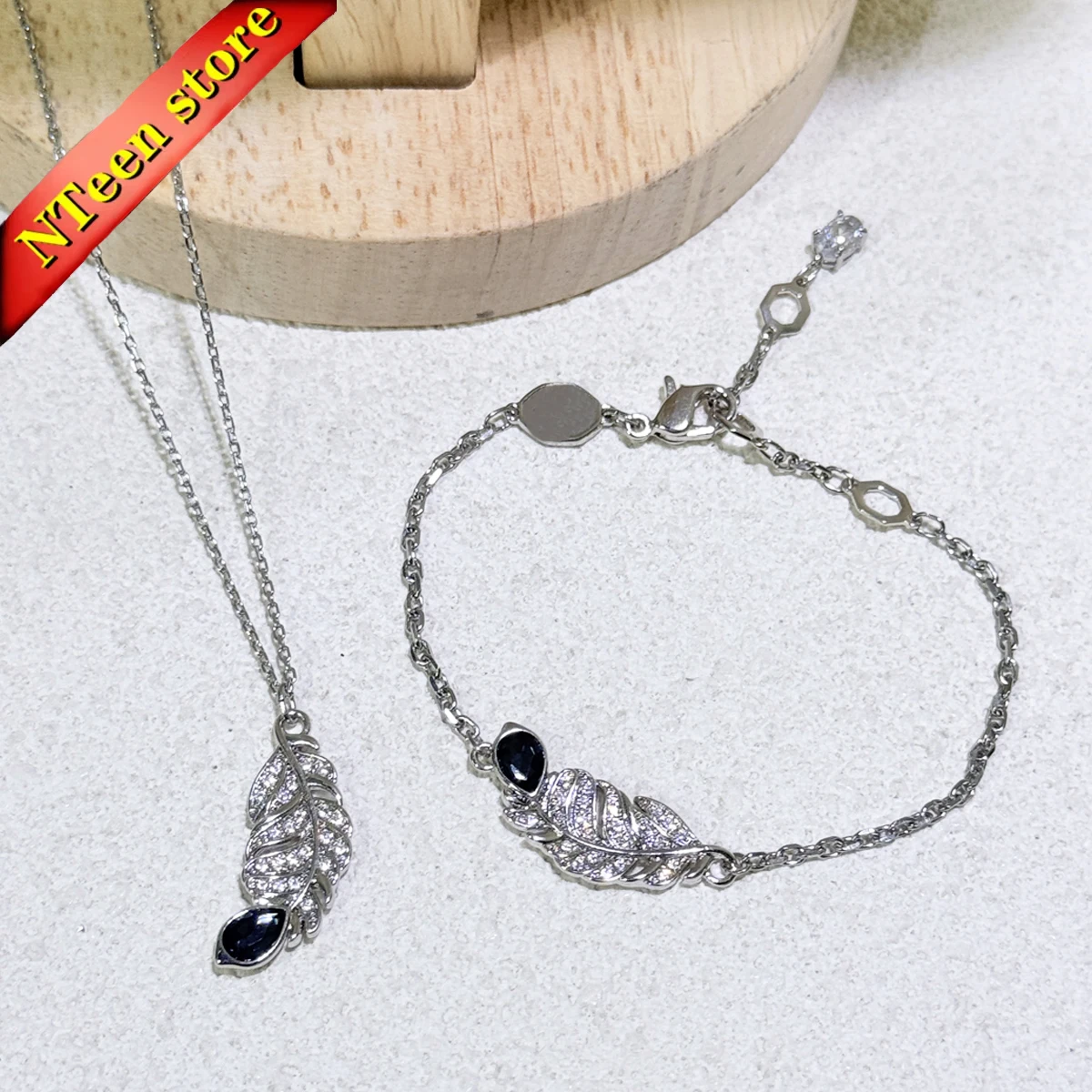 

Оригинальные комплекты ювелирных украшений для вечеринок, новинка 2025, очаровательное белое, синее перо, кристалл, модное ожерелье, браслет, брошь, подарок для женщин